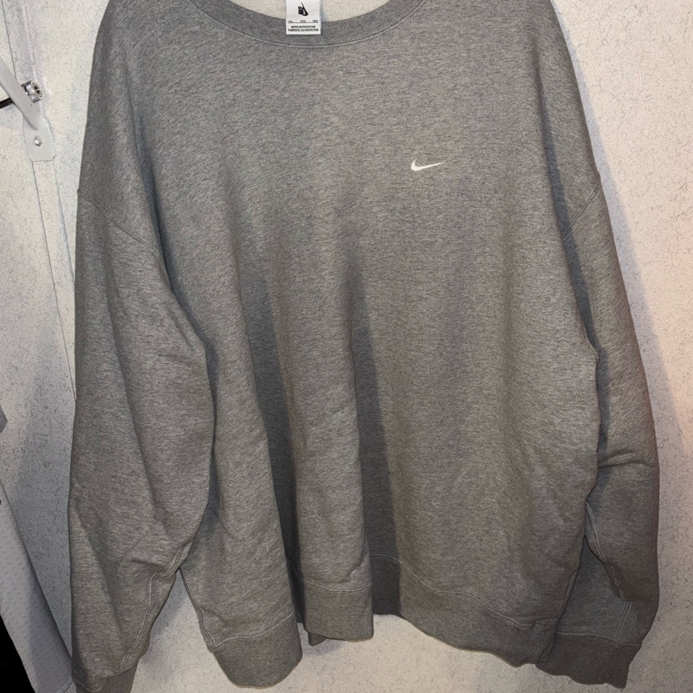 Nike Solo Swoosh Men's Gray Crewneck Sweater